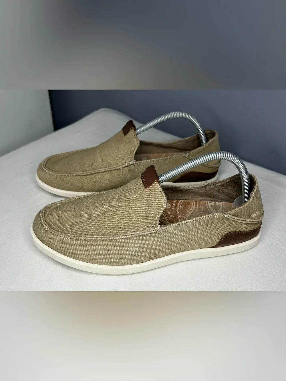OluKai Manoa Slip-On Shoes Mens 9 Tan Canvas Loafers Casual Comfort Summer Beach